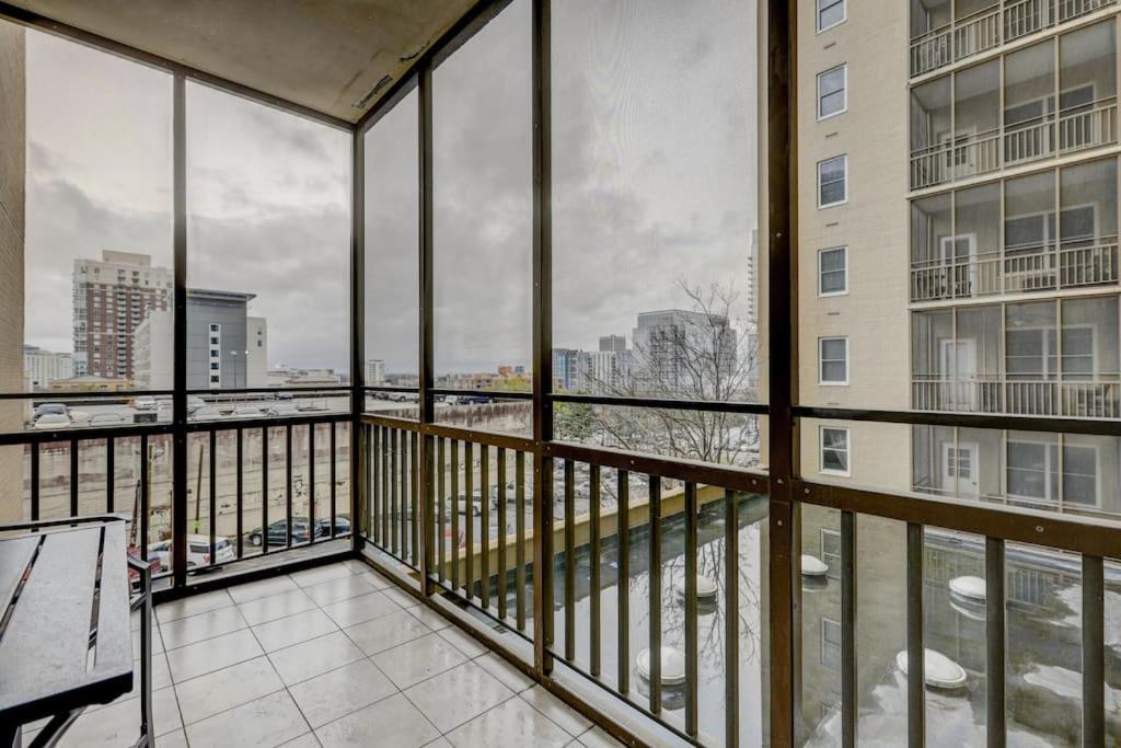 Stayatl Downtown High Rise Condo Атланта Экстерьер фото